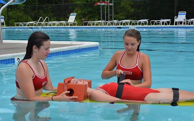 Lifeguard Training: The Complete Guide to Becoming a Certified Lifeguard